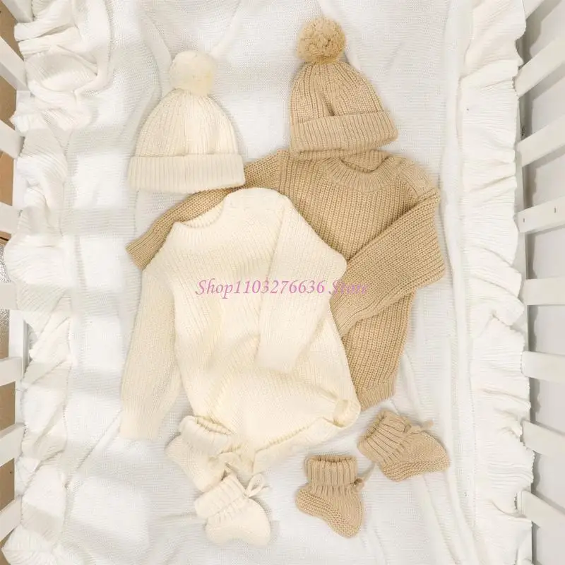 Gorro y calcetines de bebé tejidos