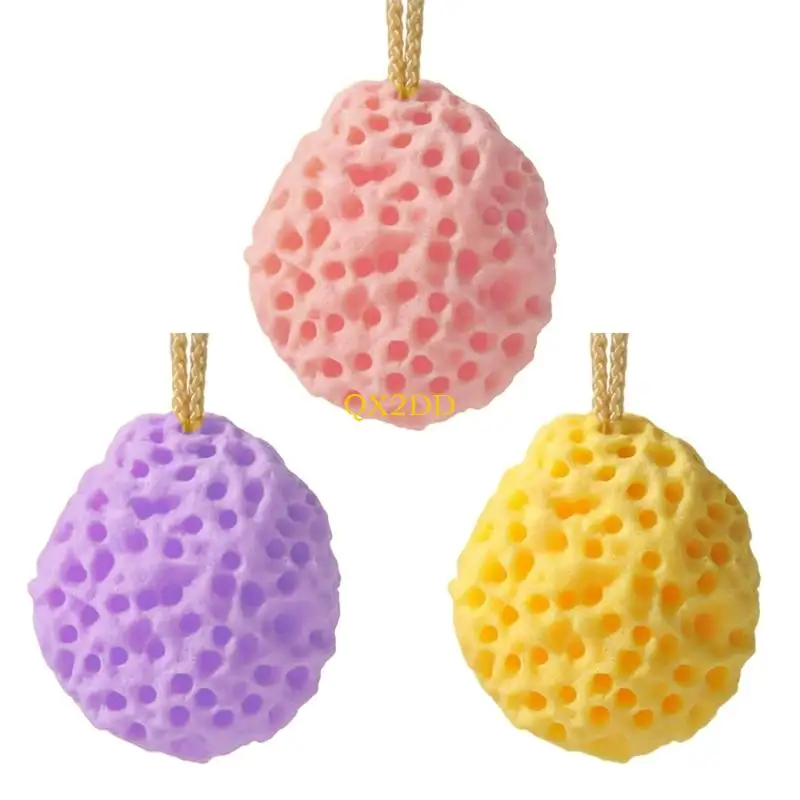 Bola de baño QX2D en uso mostrando su superficie lisa y colorida