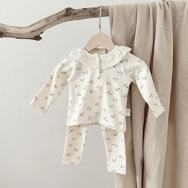 Milancel pijamas de niña con cuello volantes florales