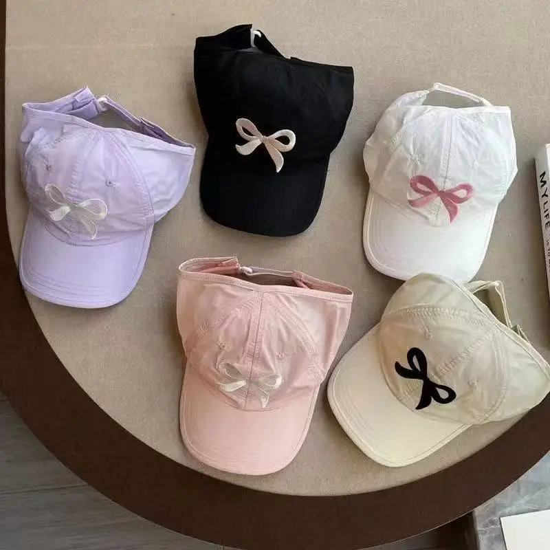 Gorra infantil con lazo bordado