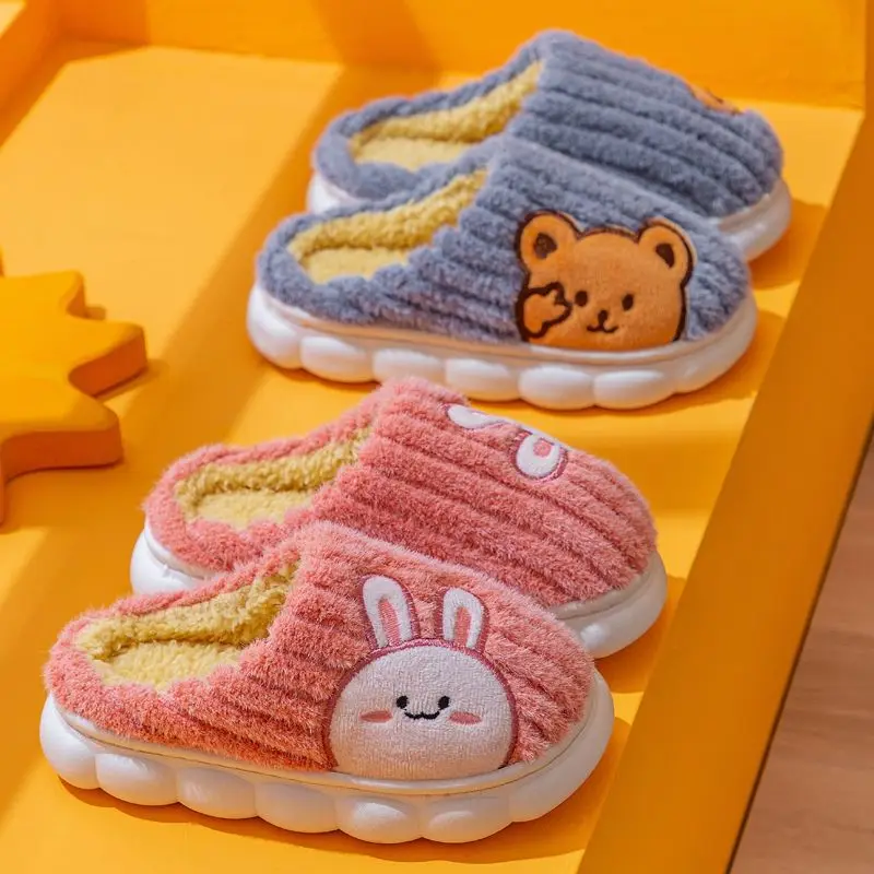 Zapatillas antideslizantes de felpa para bebé – Diseño cartoons - imagen 2