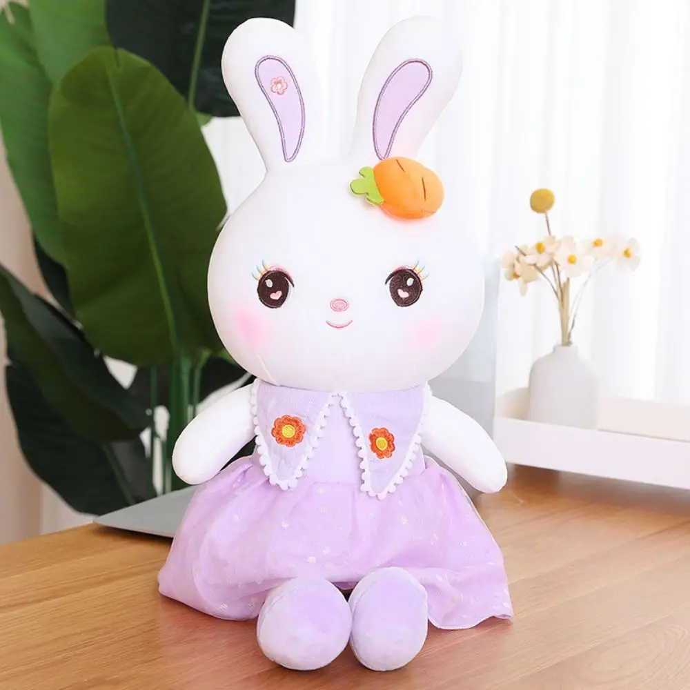 Peluche conejo suave con falda de flores y zanahoria - imagen 3