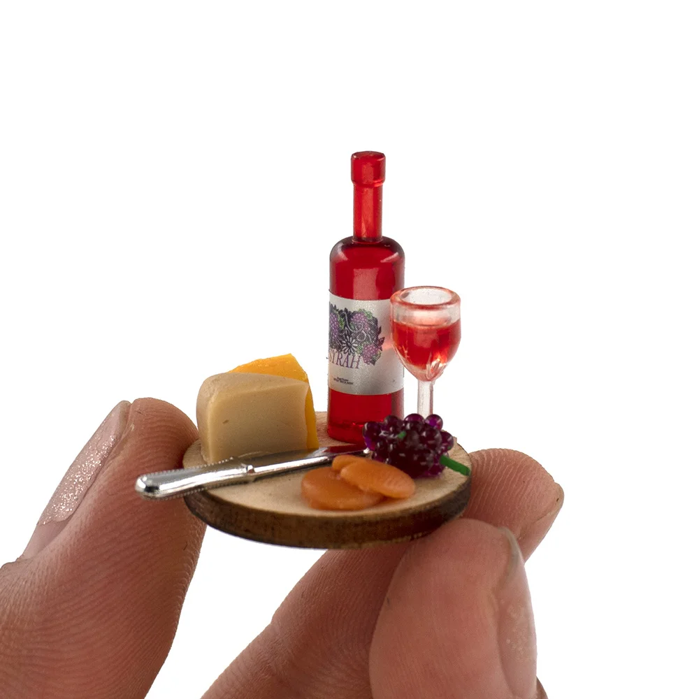 Accesorios para casa de muñecas: vino y queso en miniatura
