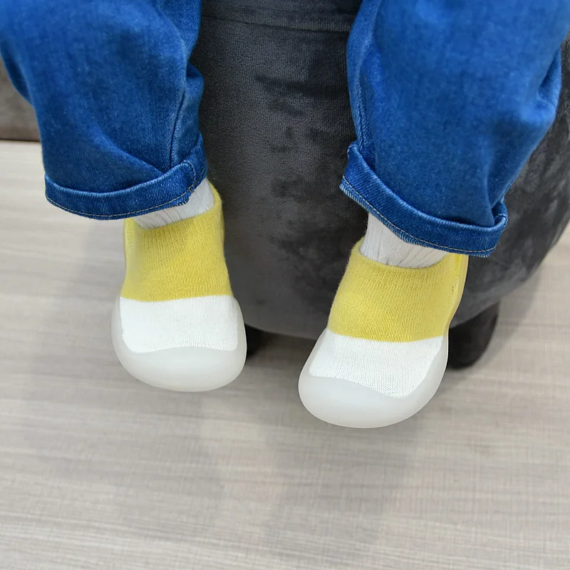 Zapatos antideslizantes para primeros pasos con suela de silicona - imagen 3