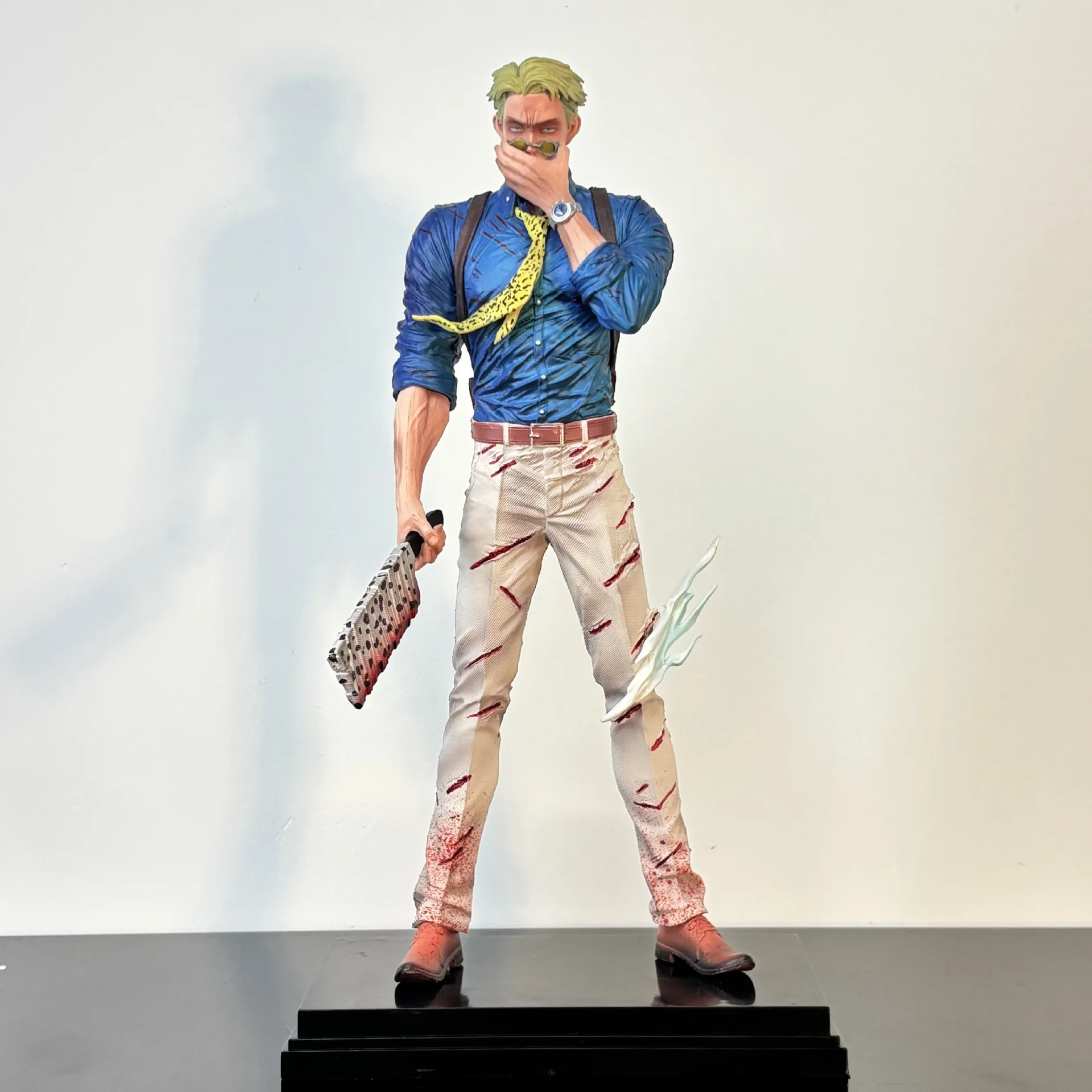 Figura coleccionable con detalles premium