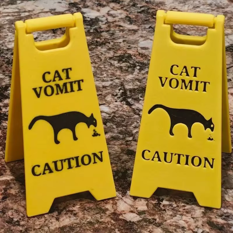 Señal de broma para vomitar perros y gatos con molde húmedo