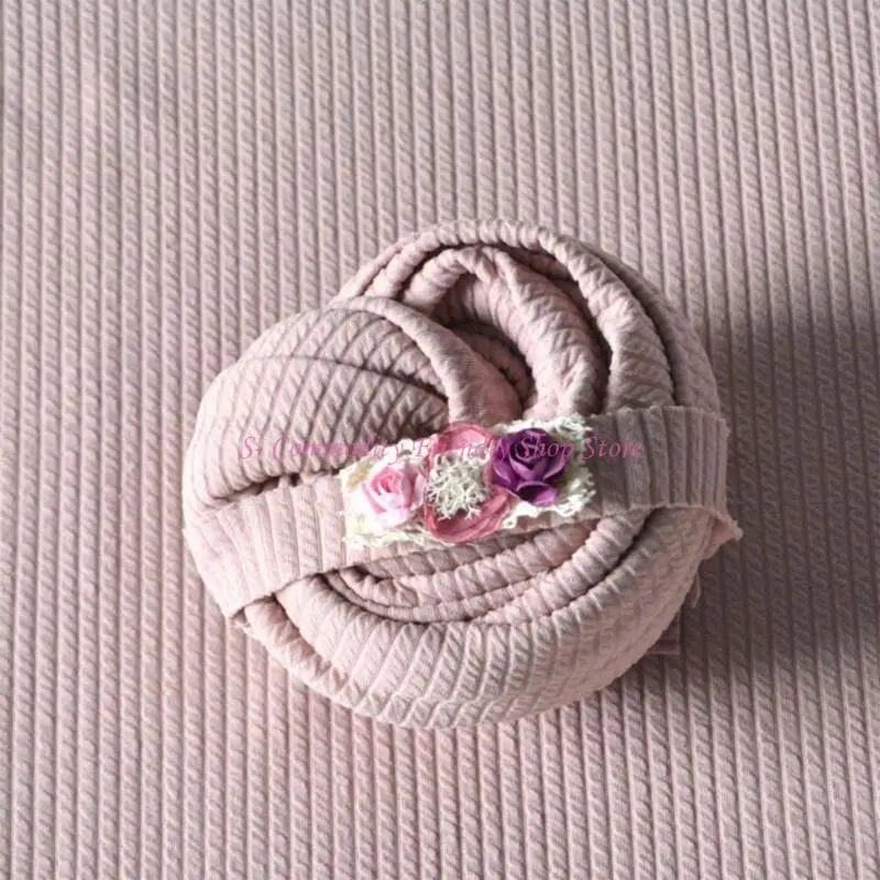 Manta bebé para sesión de fotos con almohada y gorros flores - imagen 2