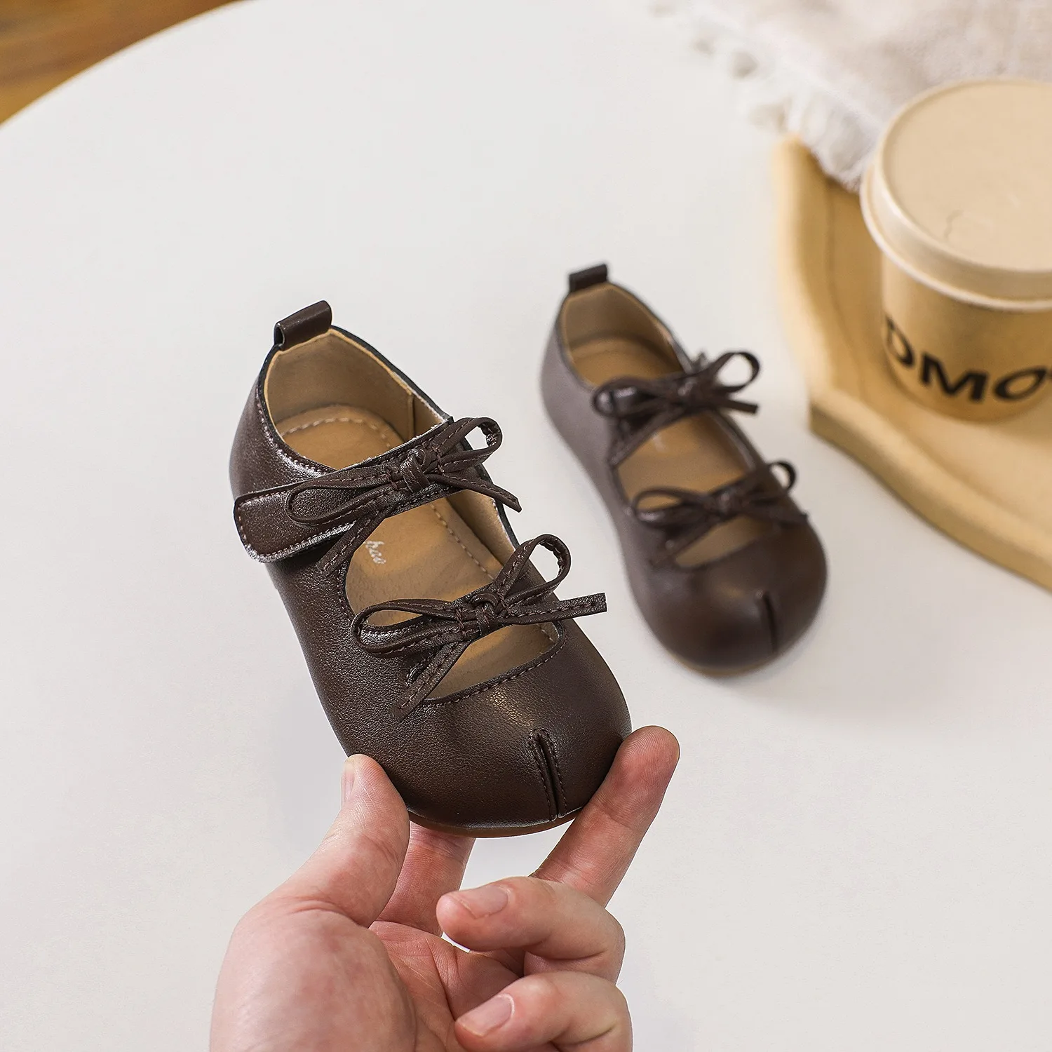 Zapatos de cuero para niña con lazo y suela antideslizante