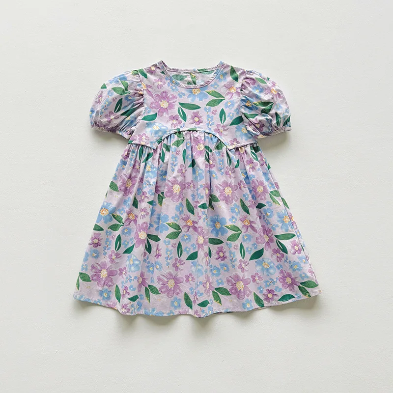 Vestido floral plisado de manga corta para niña