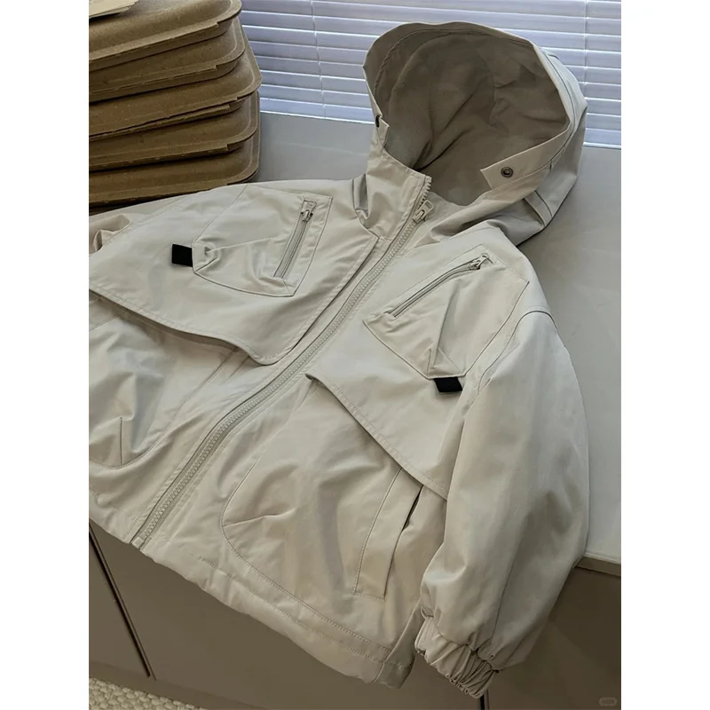 Detalle de diseño deportivo tipo parkas