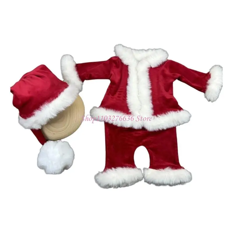 Bebé sonriente con el disfraz navideño