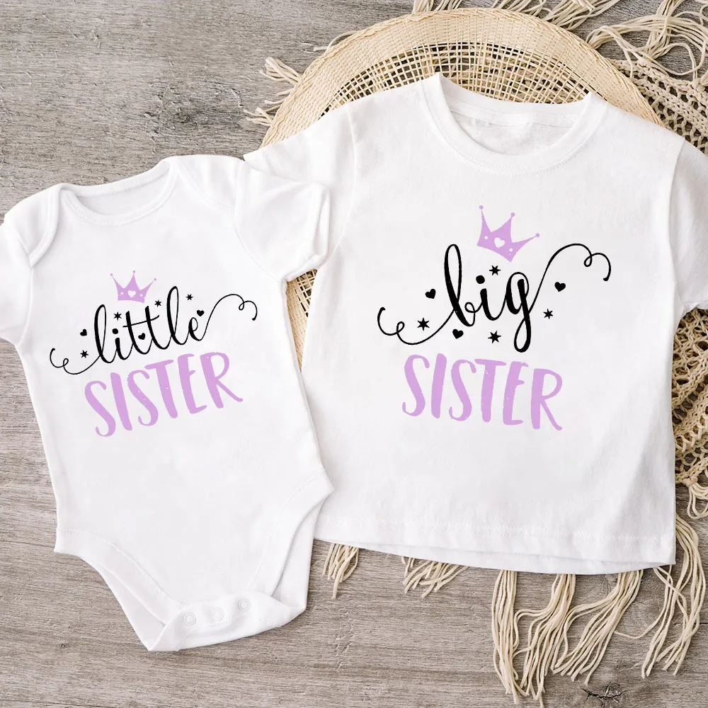 Conjunto a juego para hermana mayor y pequeña – Camiseta, mono y body - imagen 2