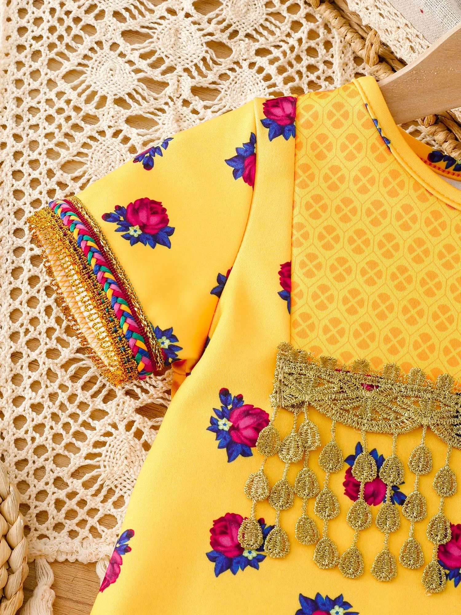 Vestido de niña mexicano bordado con manga corta floral para fiesta - imagen 2