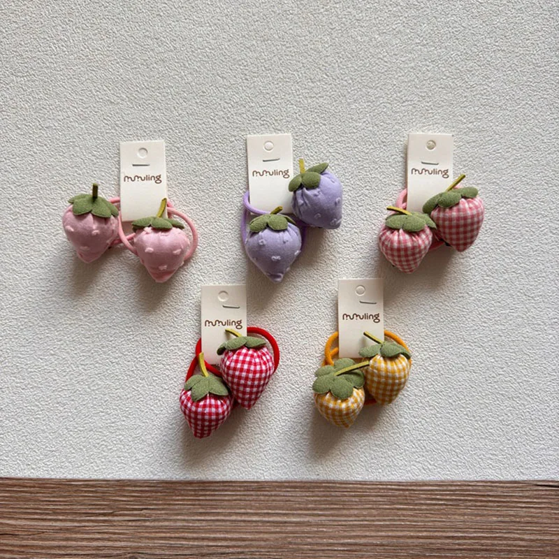 Diadema infantil con forma de fresa