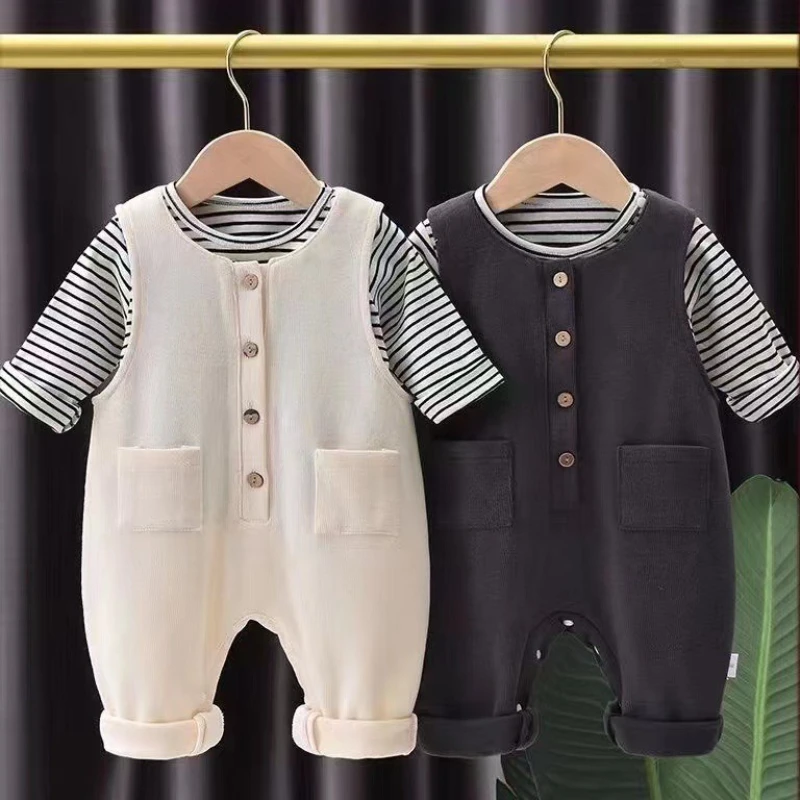 Conjunto bebé unisex de capucha a rayas y pantalón con tirantes - imagen 2