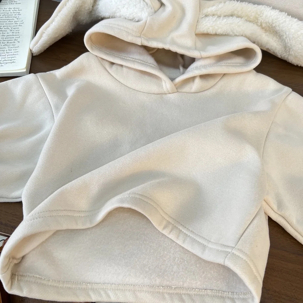 Detalles de la capucha y el cuello de la sudadera