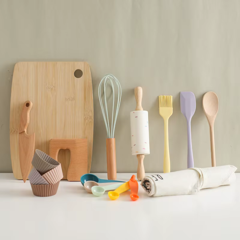 Juego de cocina Montessori infantil con delantal - imagen 3