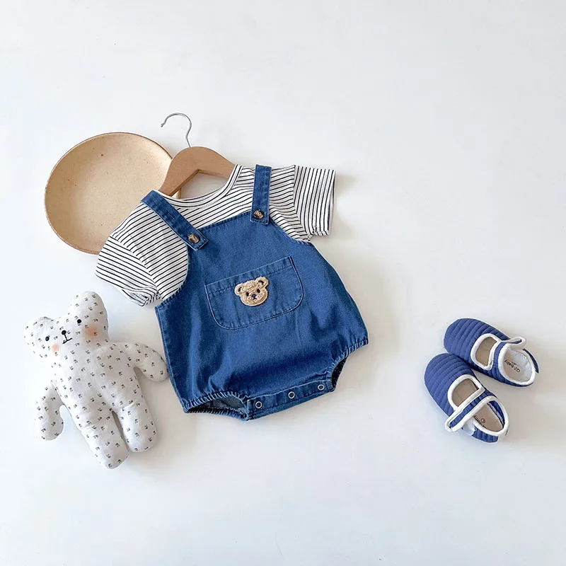 Conjunto verano bebé: peto vaquero con camiseta a rayas