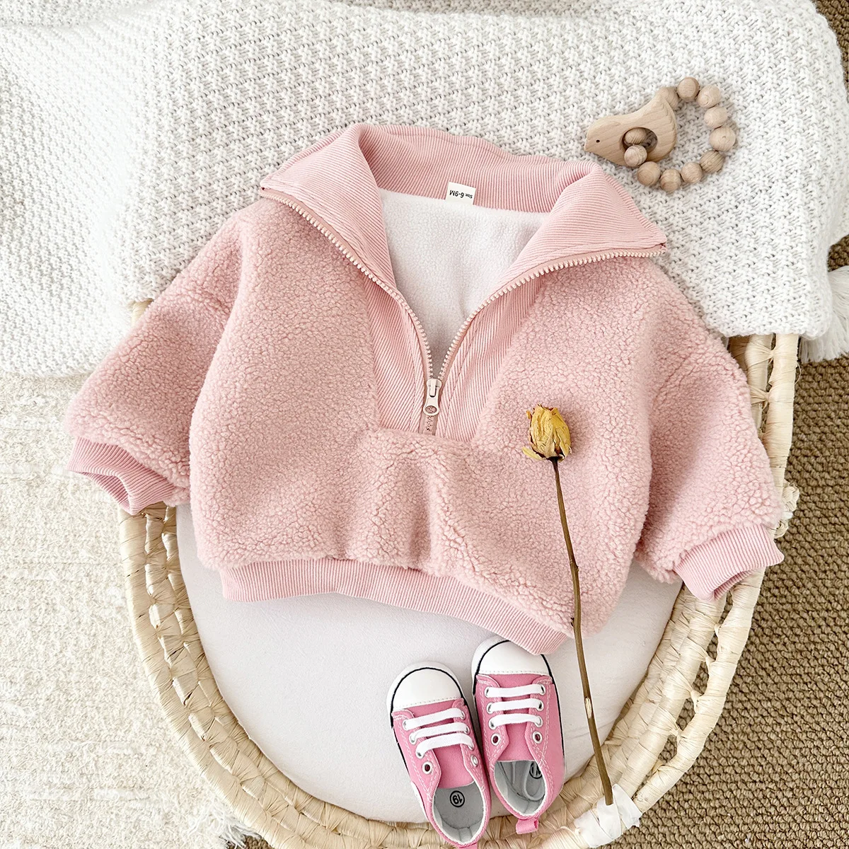 Detalle de cremallera y estilo abrigado