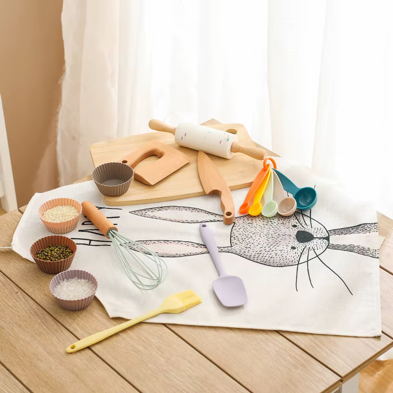 Juego de cocina Montessori infantil con delantal - imagen 2