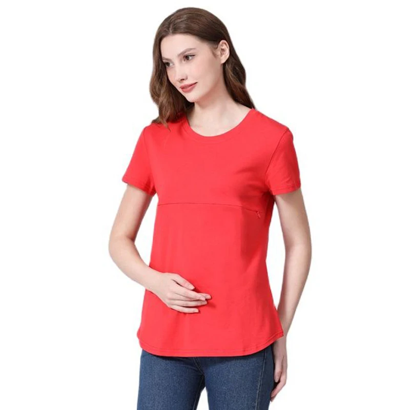 Camiseta de lactancia en uso
