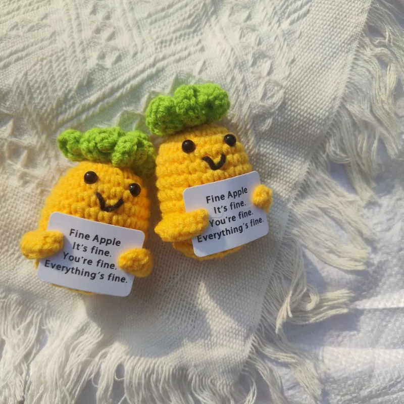 Amigurumi de verduras y piña de lana – muñeca con energía positiva