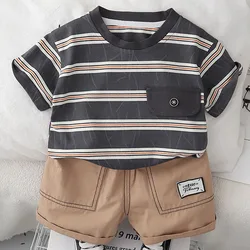Conjunto de verano para bebé: top a rayas y pantalón corto
