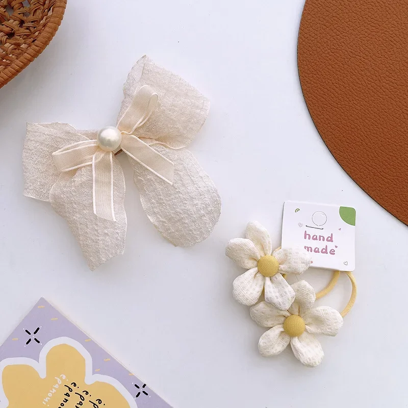 Pinza de pelo lazo beige floral para niña – Estilo francés - imagen 3