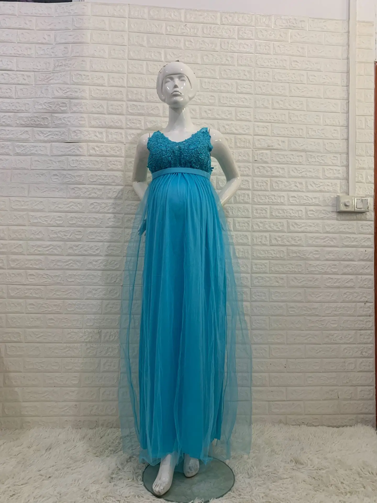 Mujer con vestido en exterior