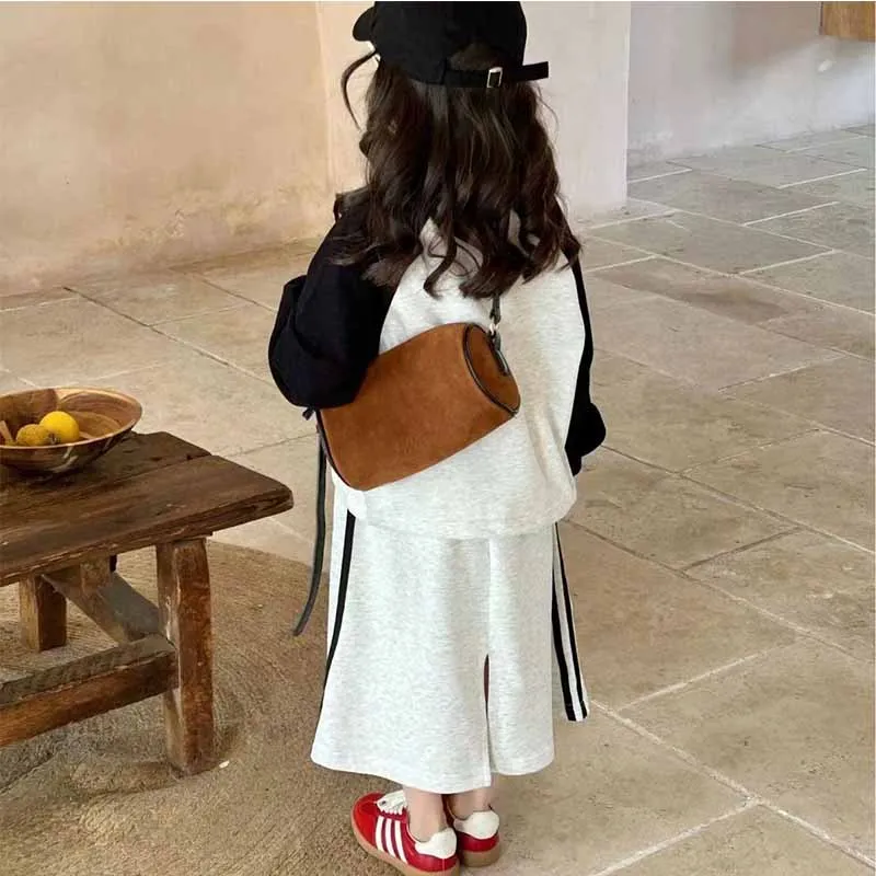 Conjunto niña sudadera de manga larga con falda media - imagen 2