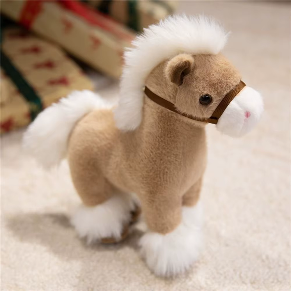 Detalle del cuerpo esponjoso del caballo de peluche