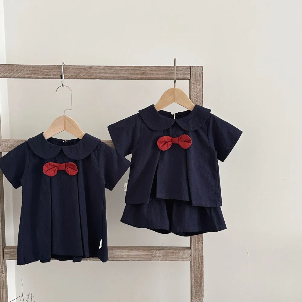 Detalle del estilo preppy en la prenda infantil