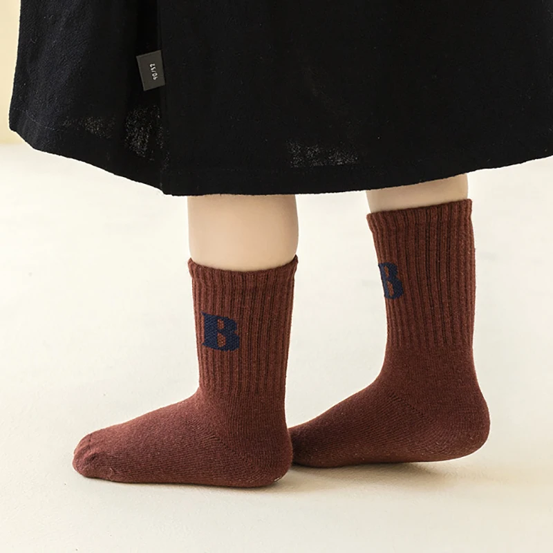 Calcetines térmicos de algodón para bebé – Color sólido con letras - imagen 3