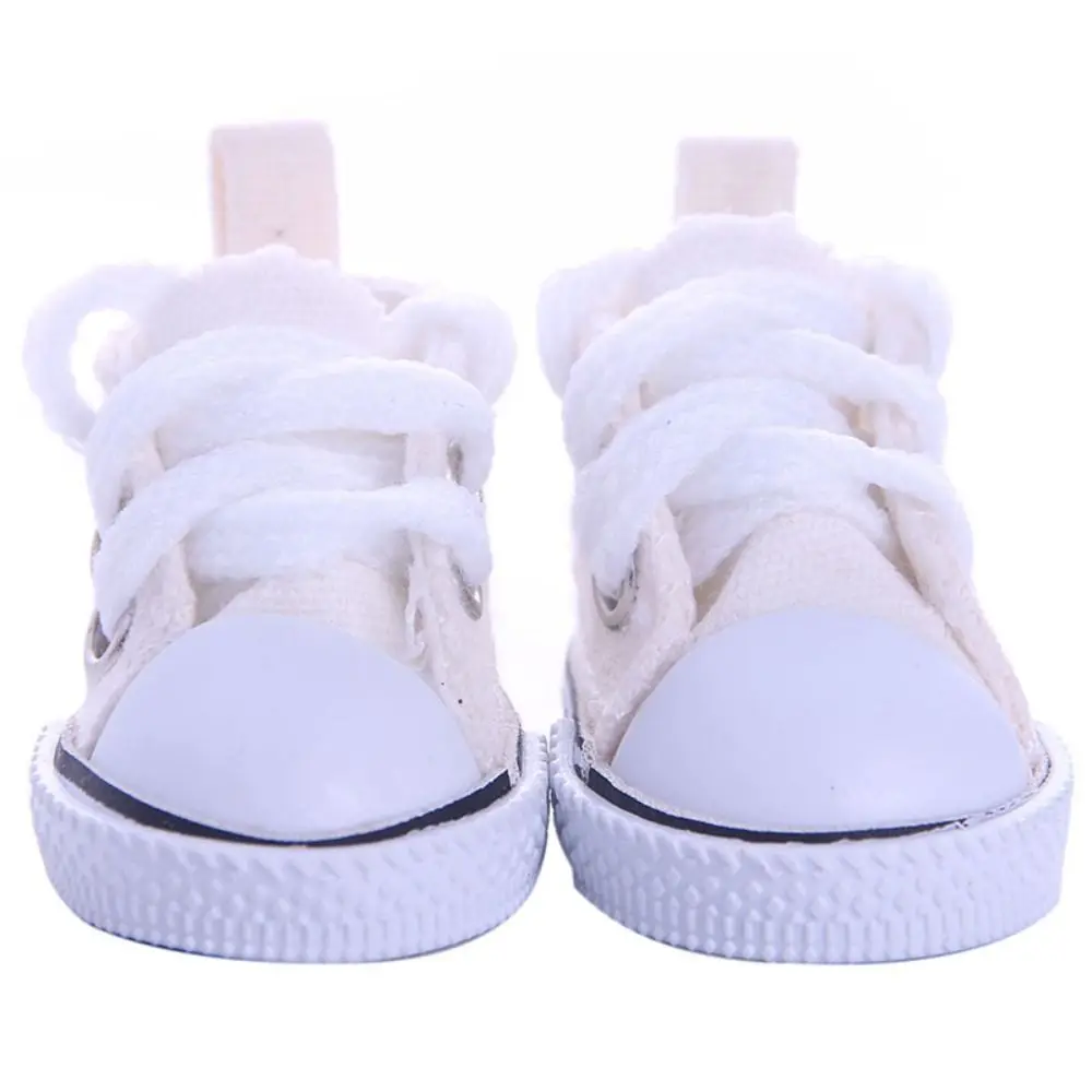Zapatos de muñeca con detalles de costuras