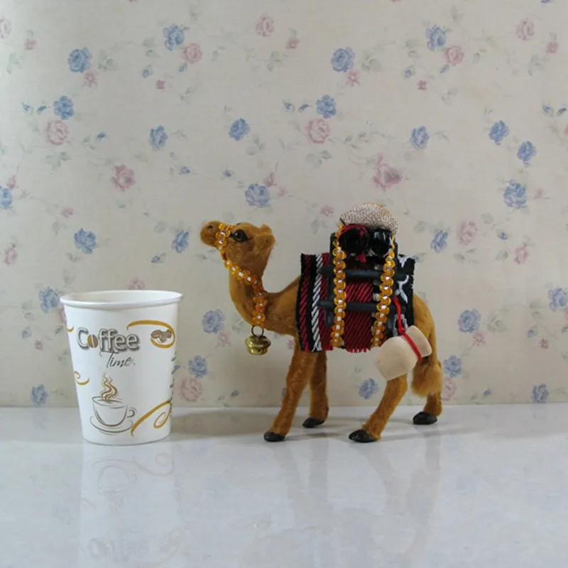 Camello en posición tumbada