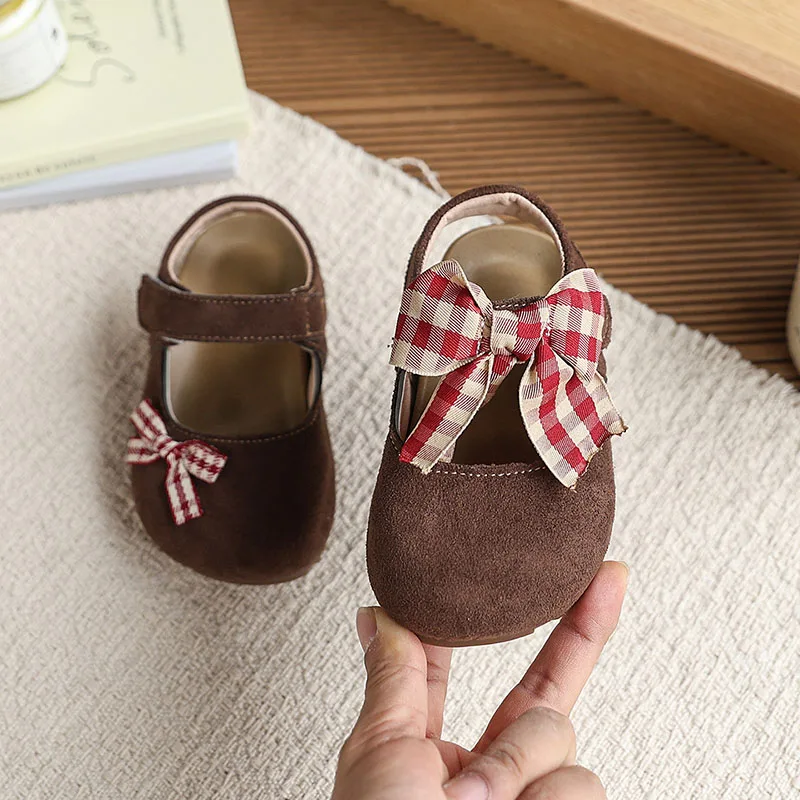 Sandalias combinando con outfit de primavera