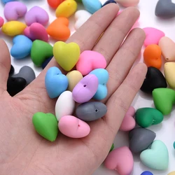 Mordedor corazón de silicona para dentición – Collar con clip