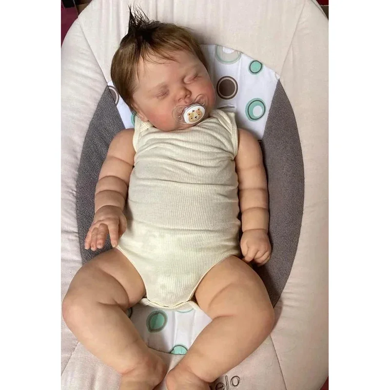 Accesorios incluidos con la muñeca NPK: chupete y biberón
