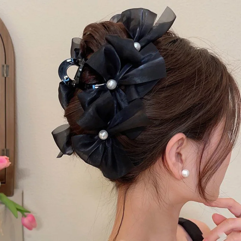 Pinza para el pelo con lazo y perlas, clip grande efecto tiburón - imagen 4