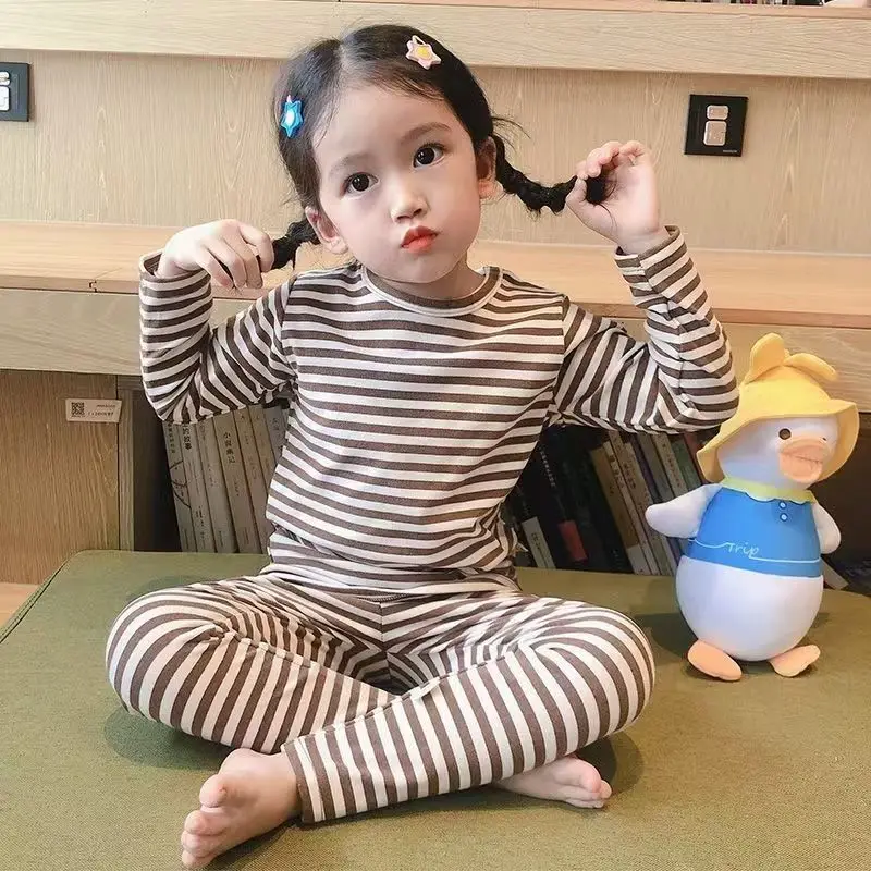 Conjunto de pijama infantil a rayas, dos piezas - imagen 5