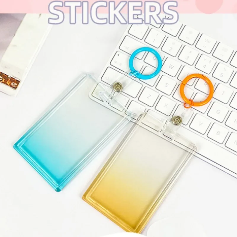 Soporte transparente para tarjetas escolares con cordón