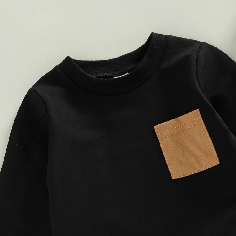 Conjunto en tonos oscuros para entretiempo