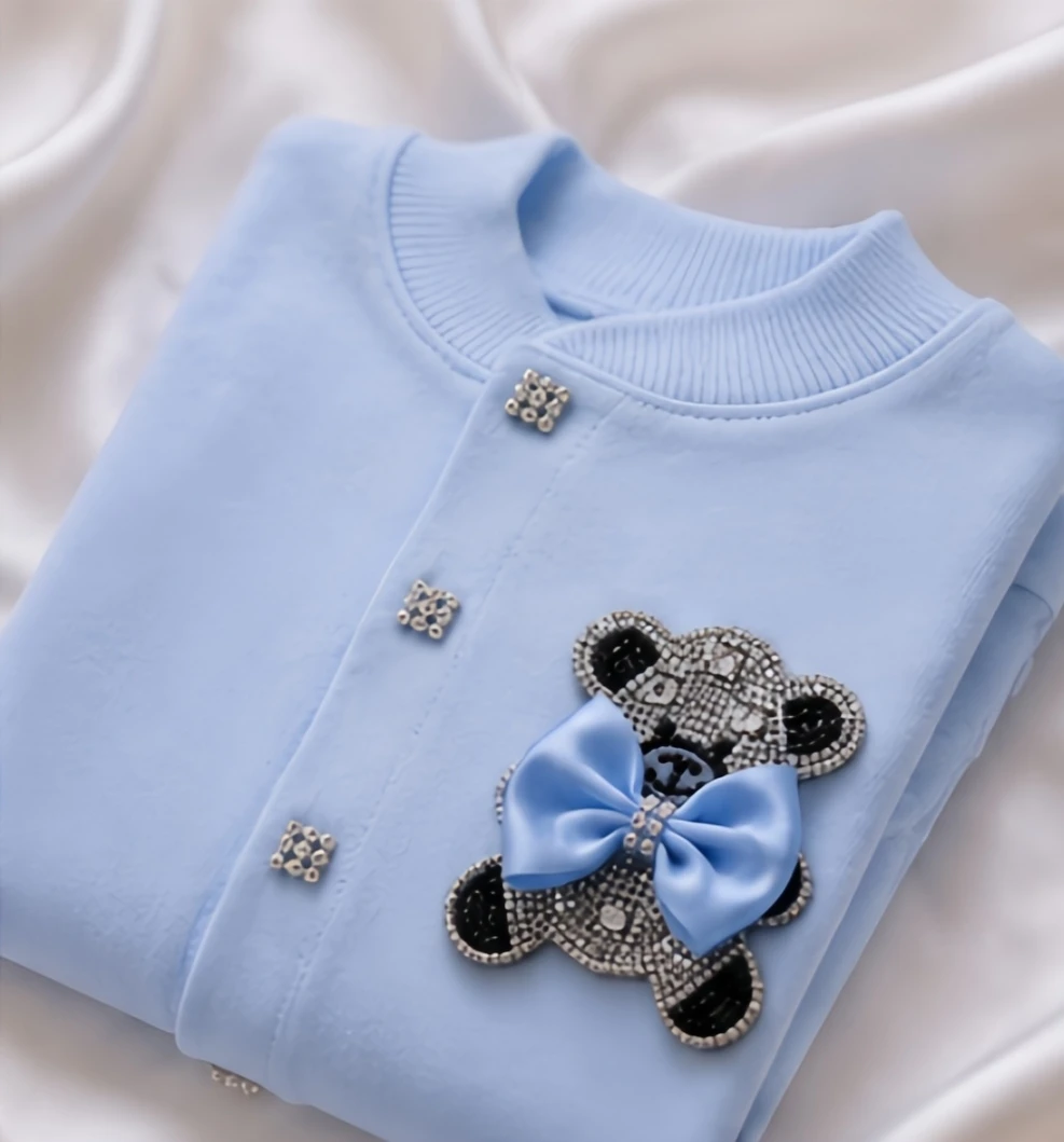 Conjunto recién nacido azul claro con pelele y broches completos - imagen 2