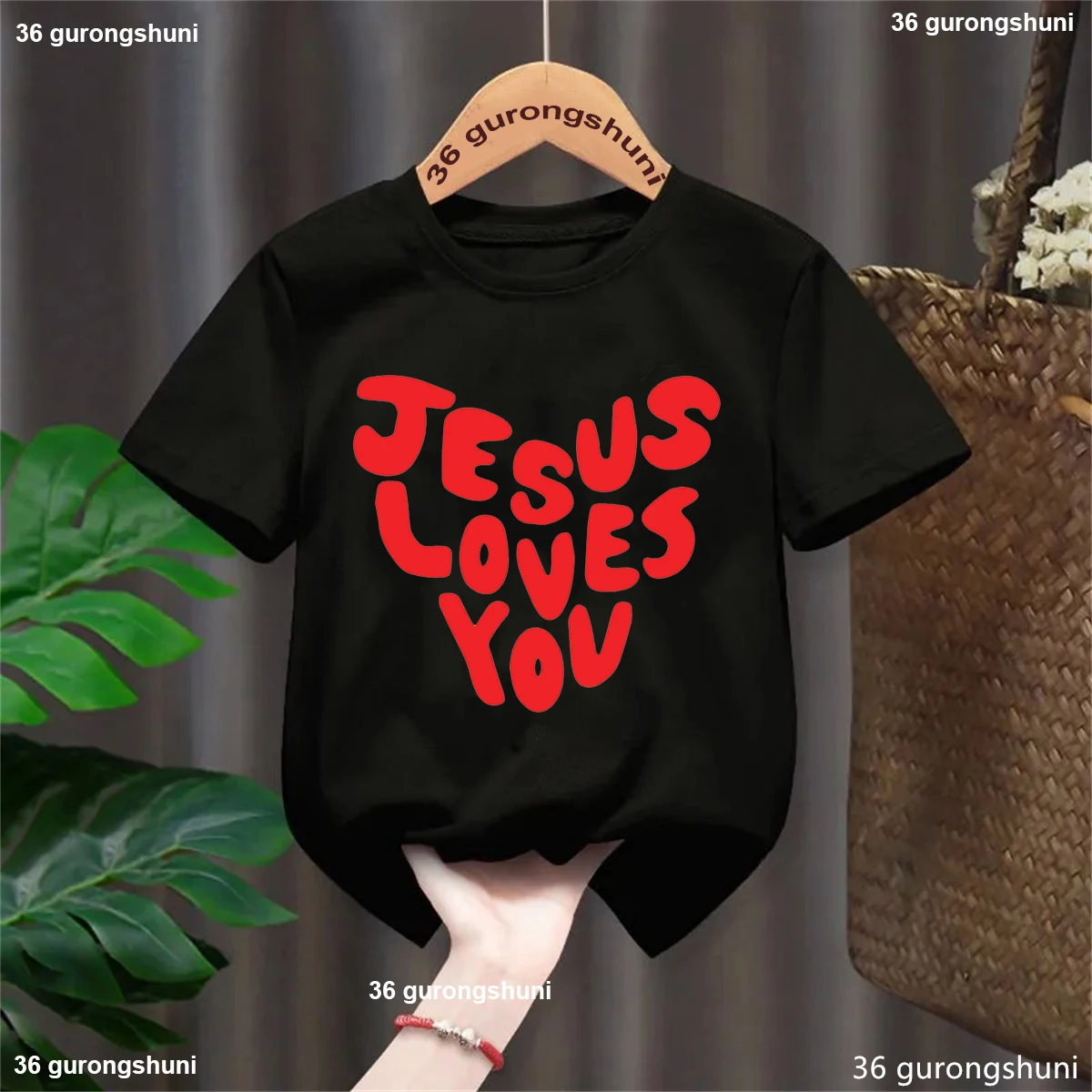 Camiseta azul para niña con print religioso