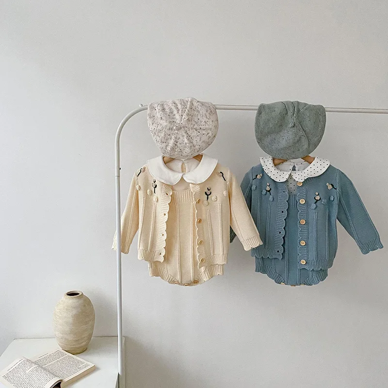 Conjunto de punto para bebé niña Cárdigan y mono MILANCEL