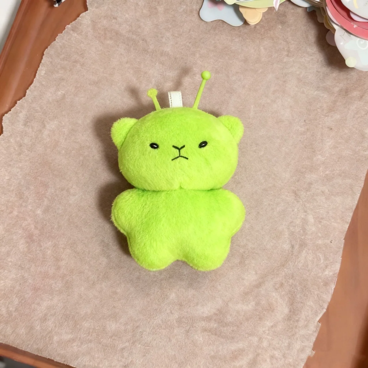 Llavero de peluche alienígena con forma de gato para niños - imagen 2