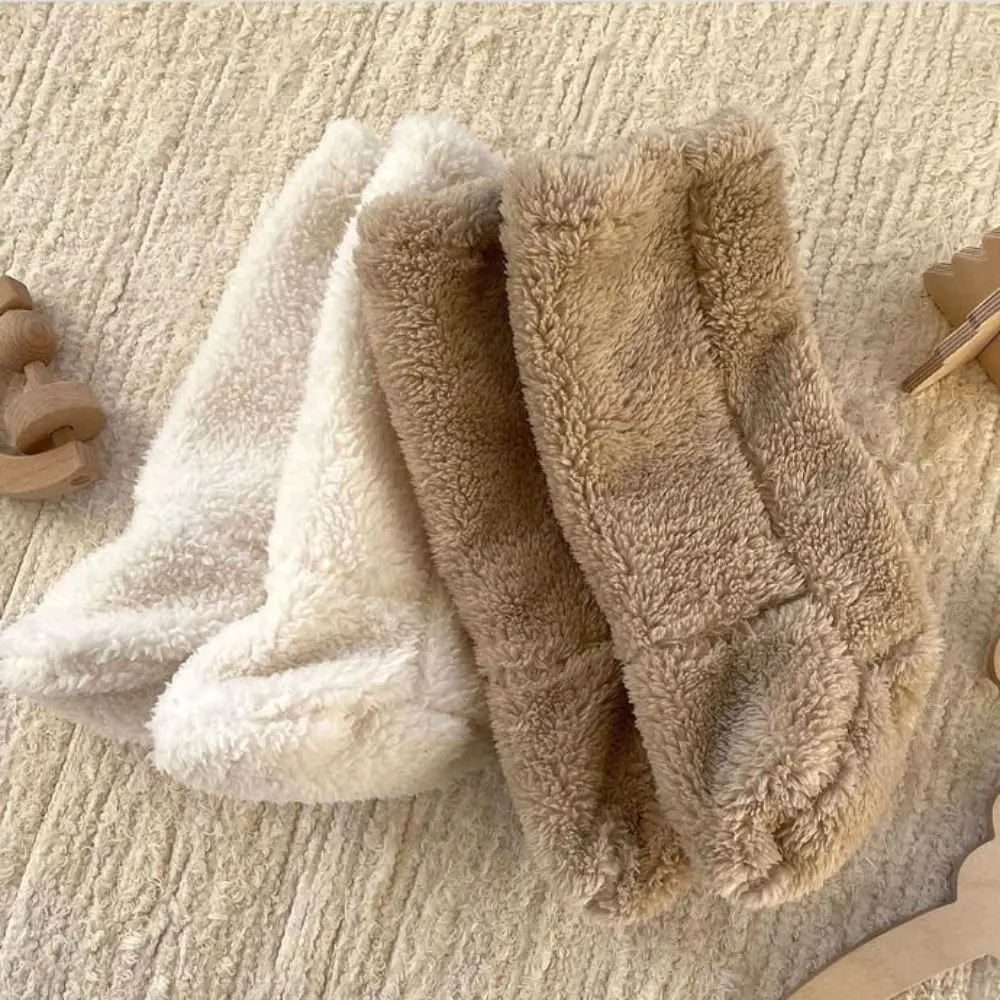 Calcetines antideslizantes gruesos para recién nacidos de invierno