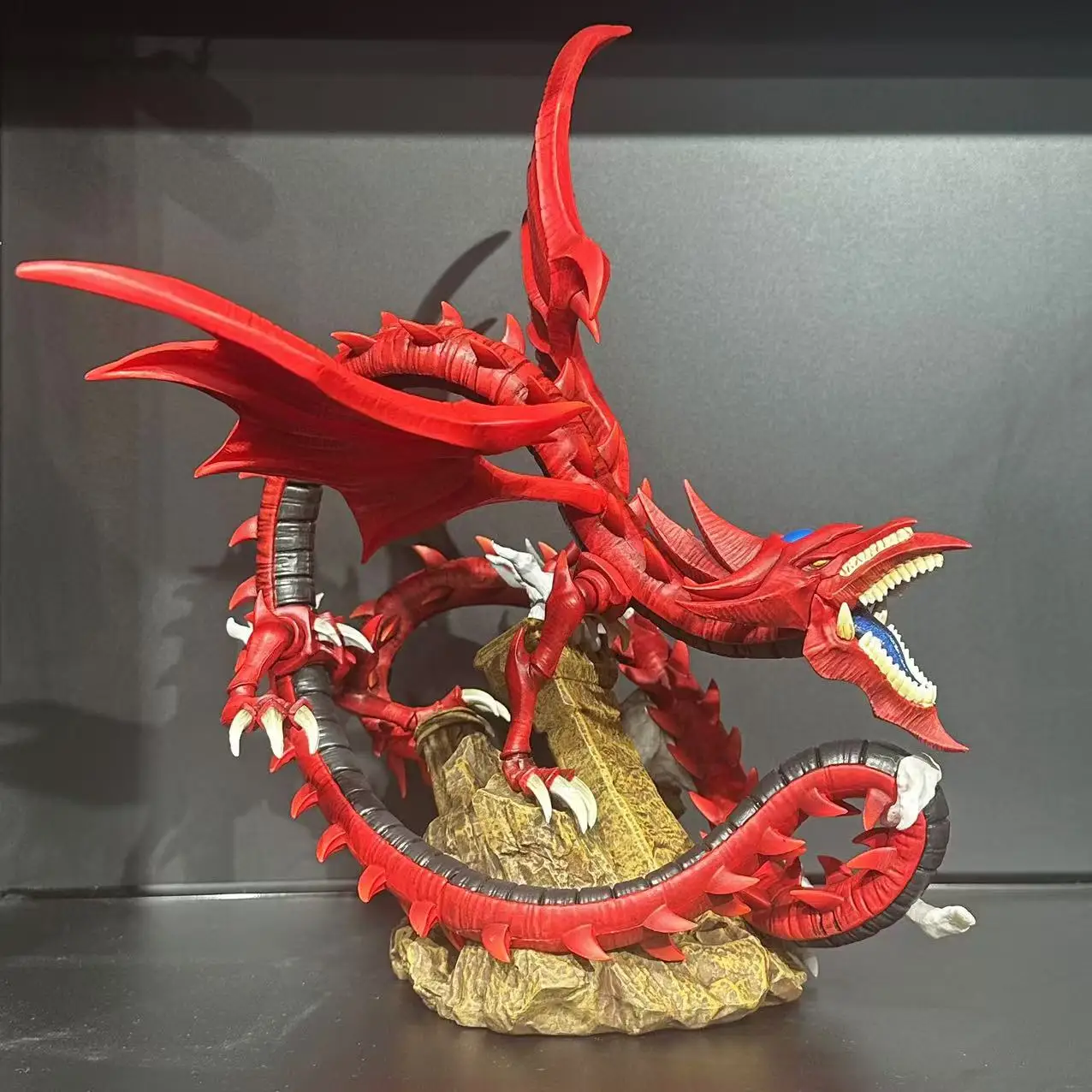 Slifer the Sky Dragon listo para exhibir