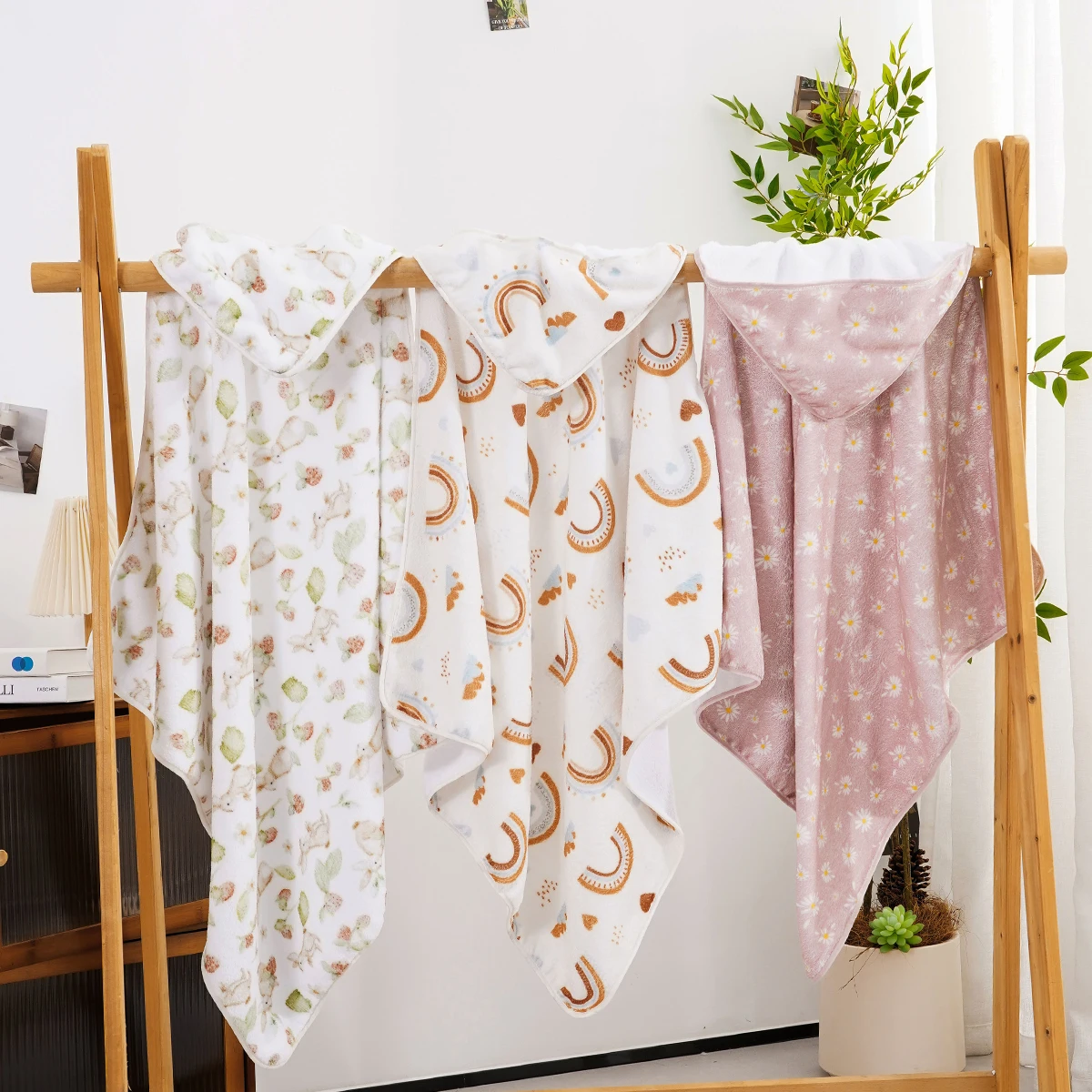 Toalla de lana coral con capucha para bebé