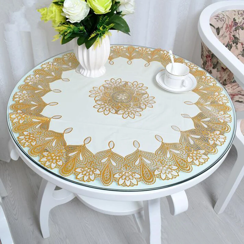 Detalle del estampado floral oro/plata